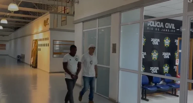 Traficante do CV com 10 registros criminais é preso no Rio