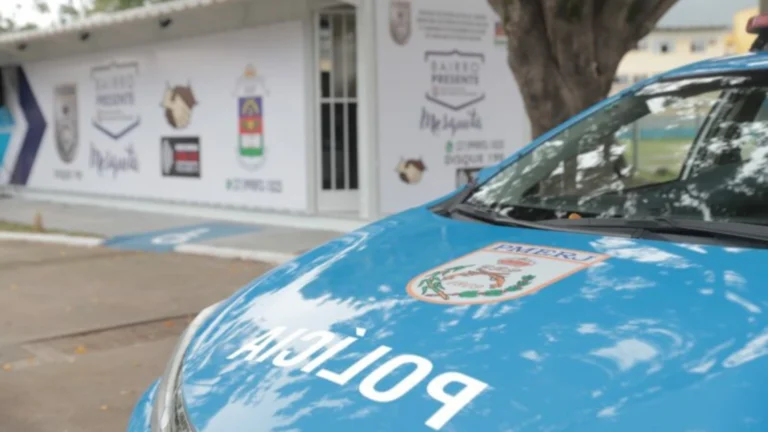 Van com nove pacientes é assaltada a caminho de hospital no RJ