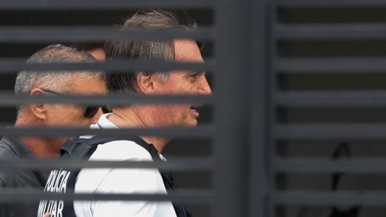 Bolsonaro pede ao STF para irmão de Michelle atuar como cuidador