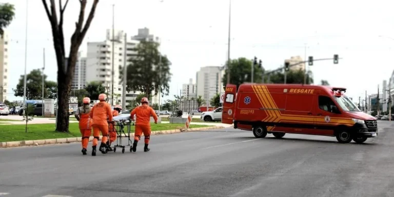 Acidente entre carro e motocicletas deixa dois mortos e três feridos em MT