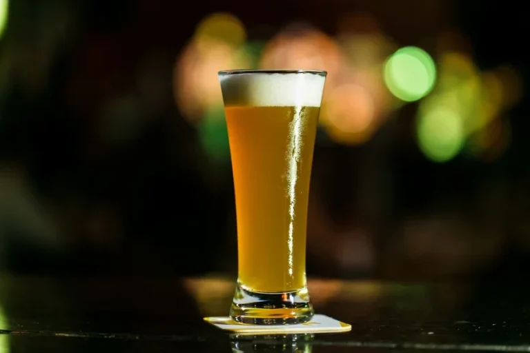 Vereador de MG é denunciado por compra de votos com Pix e cerveja