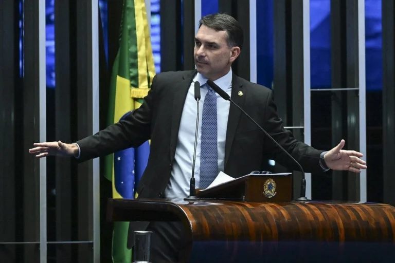 Flávio recebeu senadores para futebol e churrasco após rejeição de Messias