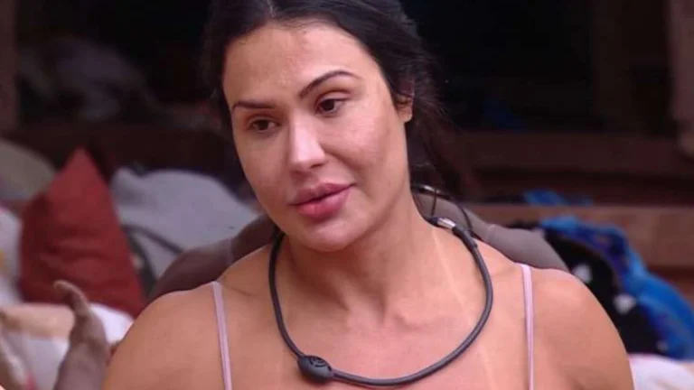 Gracyanne Barbosa retira preenchimentos do rosto; veja antes e depois