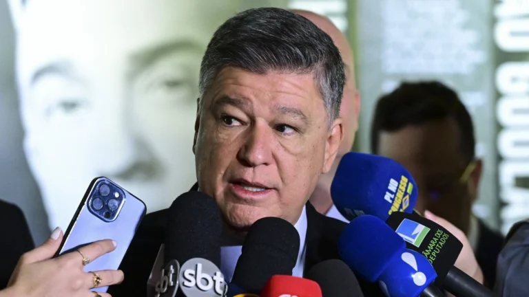 Viana entrega relatório da CPMI do INSS ao STF