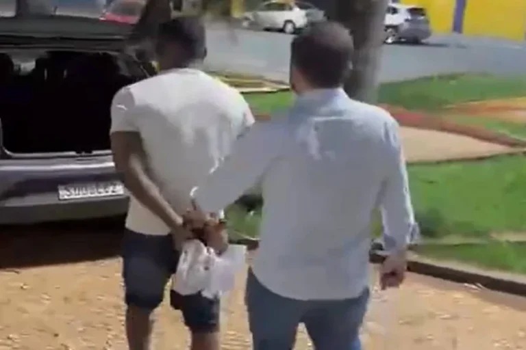 Homens são presos por estupro após dopar mulheres em boate. Veja vídeo
