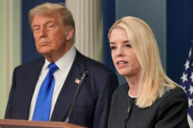 Trump demite procuradora-geral dos Estados Unidos, diz fonte