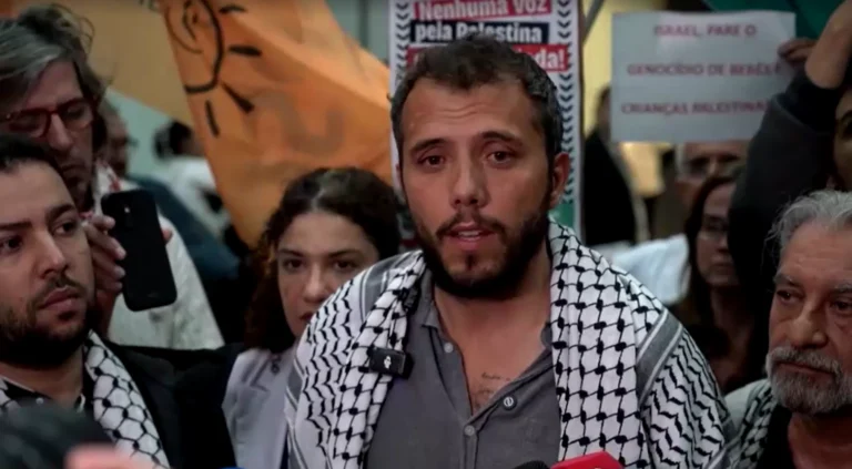 Ativista brasileiro chega a São Paulo após ser deportado por Israel