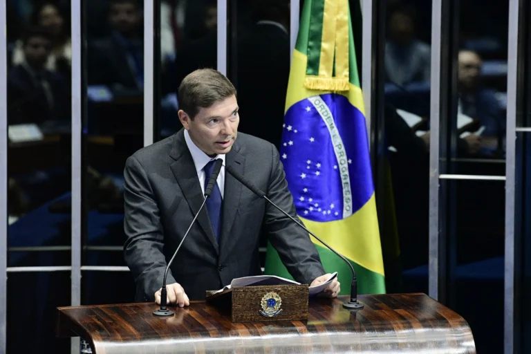 Petistas intensificam conversas com Josué Gomes para eleição em MG