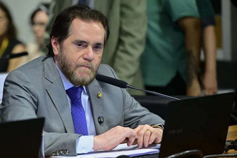 CCJ do Senado adia votar PEC que dá autonomia financeira ao Banco Central