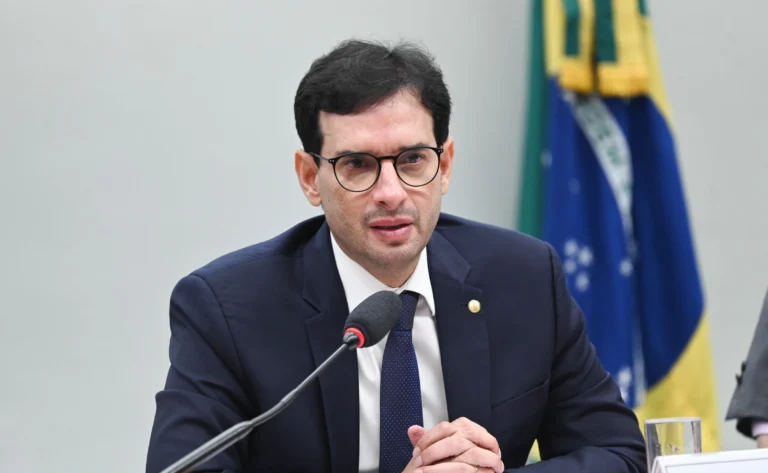 Relator prevê votar fim da jornada 6×1 na comissão especial em 26 de maio
