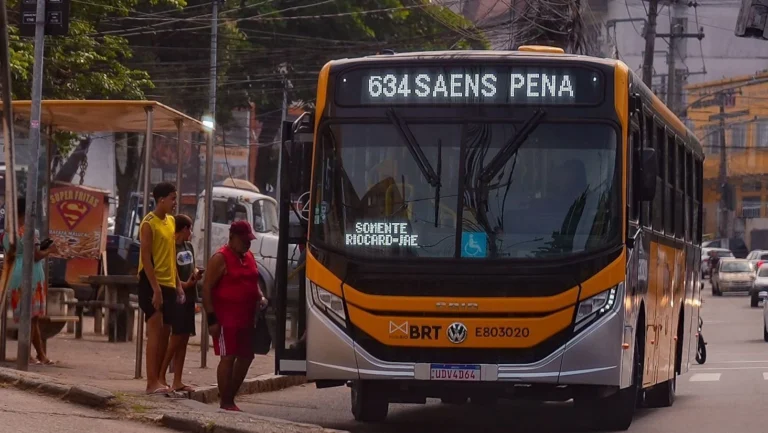 Rio inicia circulação de ônibus municipais com pagamento via Pix; entenda