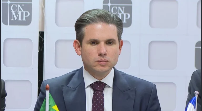 Redução da jornada não irá atrapalhar produtividade, diz Hugo Motta