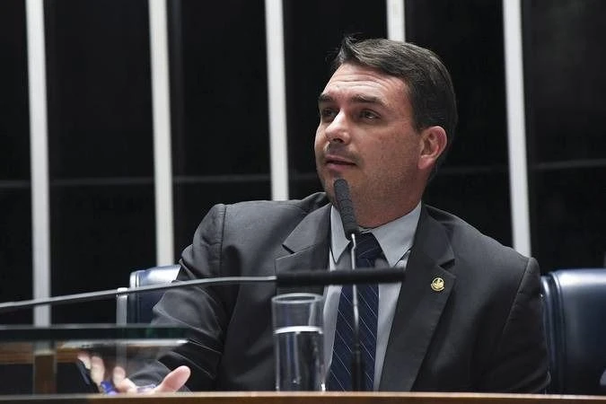 Flávio tenta tranquilizar aliados e mantém agenda em SP no fim de semana