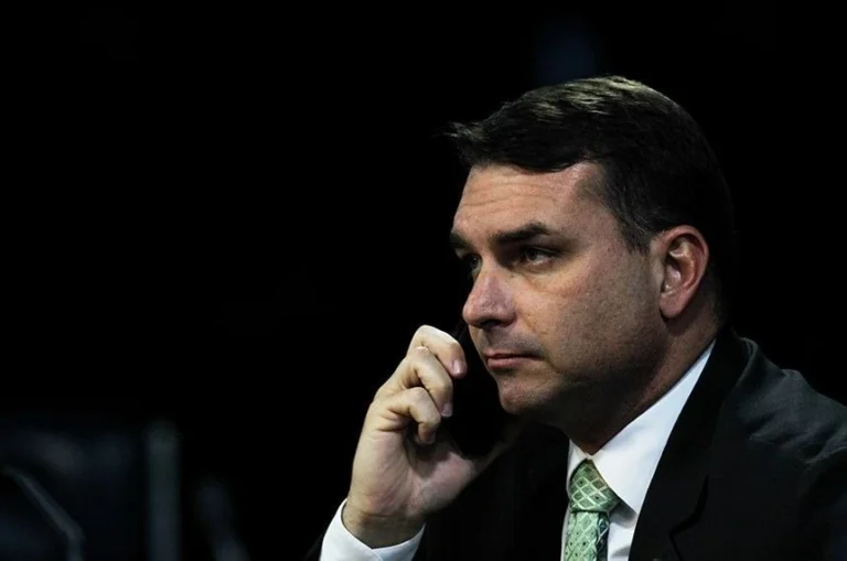 Flávio cita informações “graves” e defende apuração de caso Master