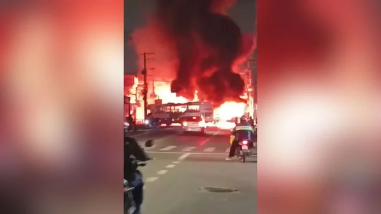 Vídeo: ônibus são incendiados e via é bloqueada em Guarulhos