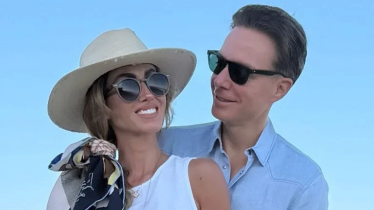 Ex-RBD Anahí ganha declaração do marido após acidente e lesão nas costas