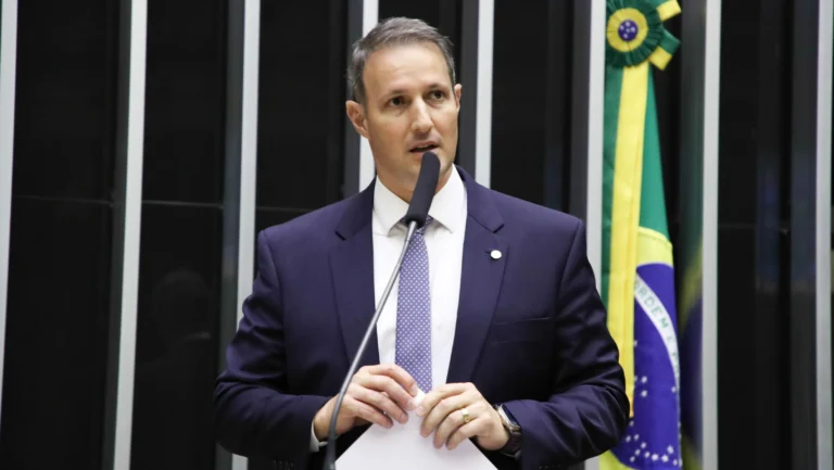 Derrite lança pré-campanha em ato de apoio a Flávio após áudios