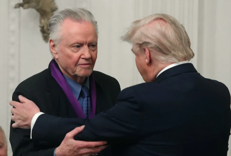 Jon Voight se reúne com Trump para defender incentivos fiscais em Hollywood