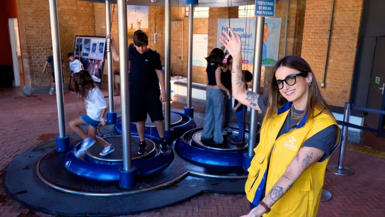 Mari Palma guia crianças no museu em novo episódio de “Por Um Dia”