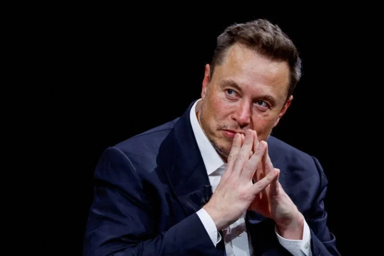 Elon Musk e CEO da Apple devem viajar à China com Trump, diz autoridade