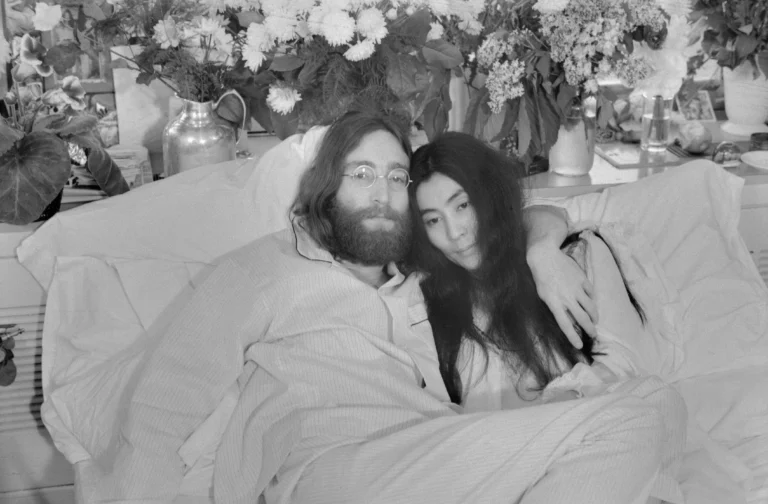 Após processar L7NNON, Yoko Ono impede venda de cerveja “John Lemon”