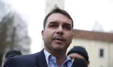 Aliados atuam para tirar “culpa” de Flávio por tarifaço dos EUA
