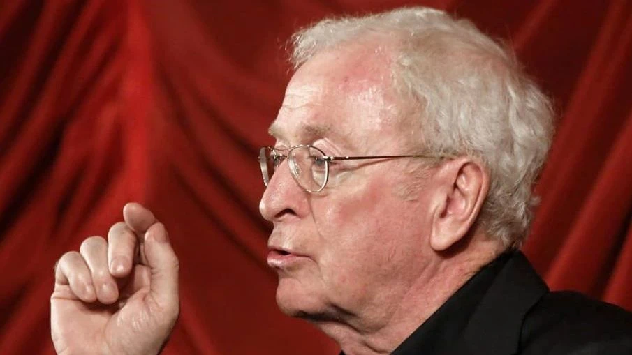 Voz de Michael Caine foi recriada por IA para audiolivro de “A Odisseia