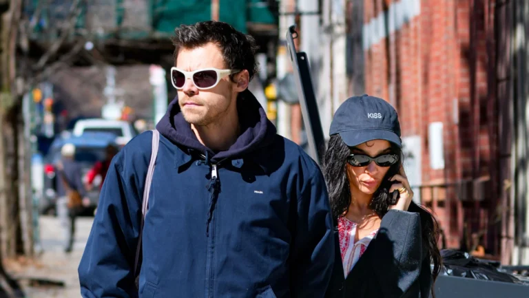 Noiva de Harry Styles, Zoë Kravitz exibe anel de noivado de 9 quilates