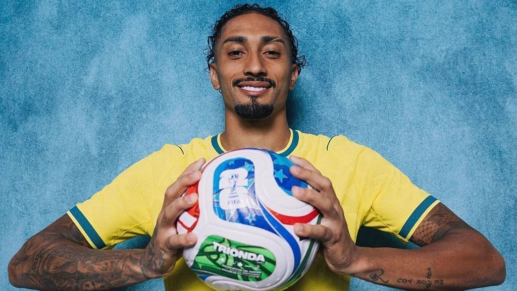 Raphinha é alvo de clubes sauditas e pode deixar o Barcelona, diz jornal