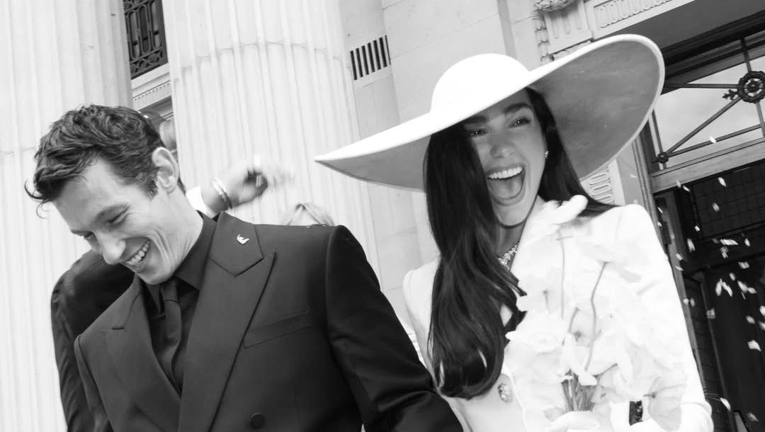Dua Lipa e Callum Turner chegam à Sicília para festa de casamento de 3 dias