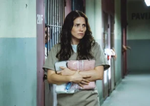 Quem Ama Cuida: Adriana recebe ameaça na prisão