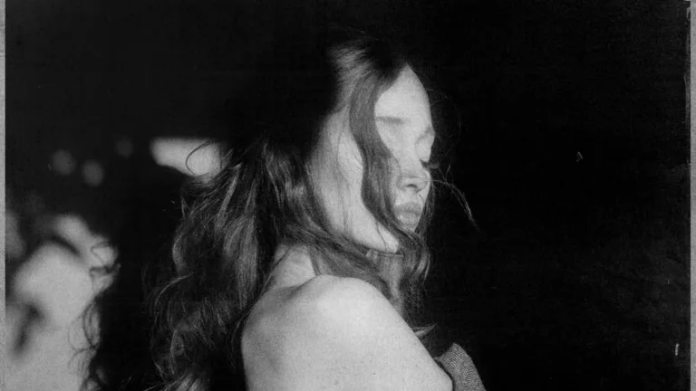 Pop de luto: por que as grandes artistas desistiram de músicas alegres?