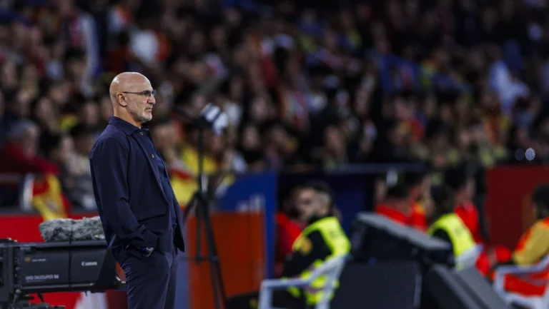 Técnico da Espanha nega favoritismo na Copa: “Somos mais do que o Brasil?”