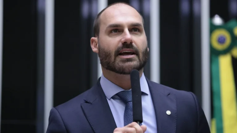 Defensoria pede adiamento de julgamento de Eduardo e cita risco de empate