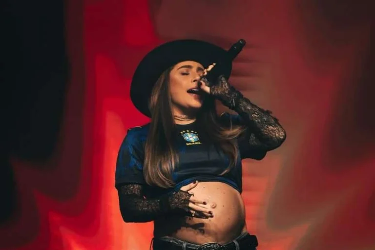 Grávida, Lauana Prado se pronuncia após cancelar agenda de shows: ‘Estamos bem’
