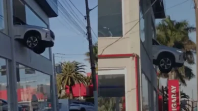 Carro fica pendurado em concessionária de Porto Alegre; veja vídeo