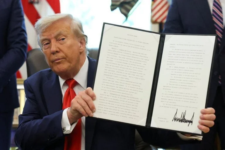 Trump sugere que não irá à cerimônia formal de assinatura do acordo com Irã