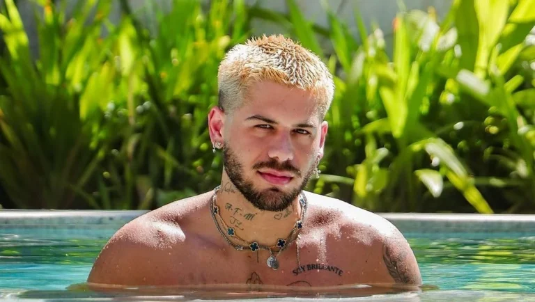 Zé Felipe faz mudança no visual e comemora: “25 anos mais novo”