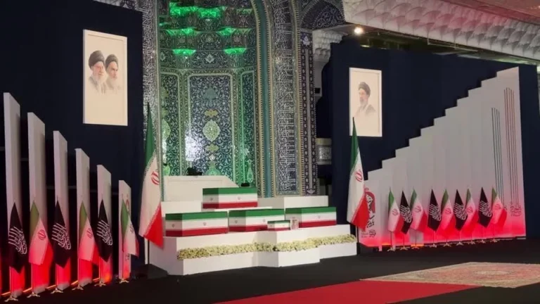 Funeral de Ali Khamenei é realizado em datas simbólicas; entenda