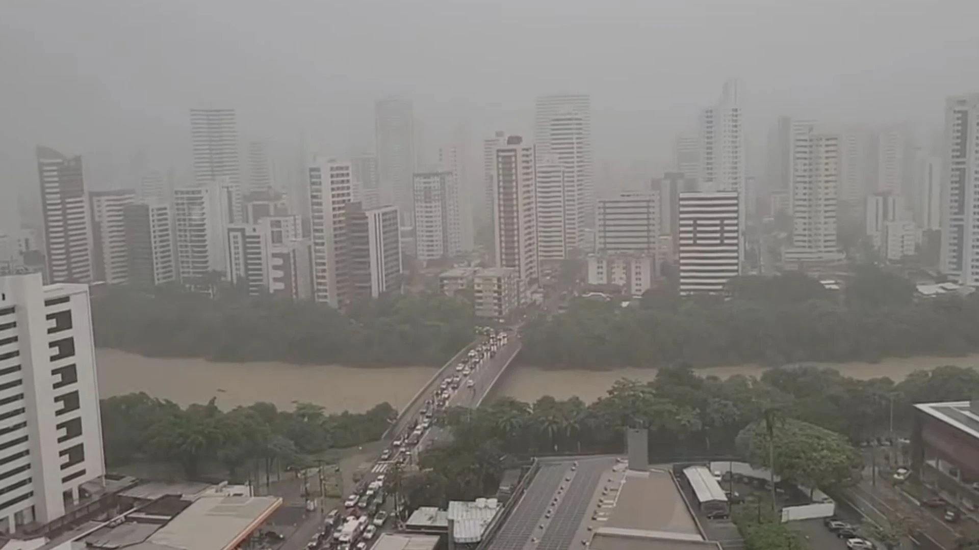 Recife tem semana com céu nuvlado e chuva fraca; veja previsão