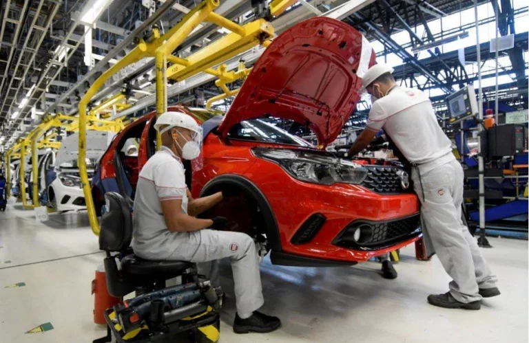 Stellantis prevê geração de 2 mil empregos até o fim do ano no Brasil