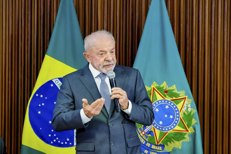 Lula descarta atuação com Trump antes do prazo para tarifa