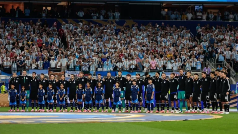 Scaloni exalta torcida argentina em Miami e chama fãs de “12º jogador”