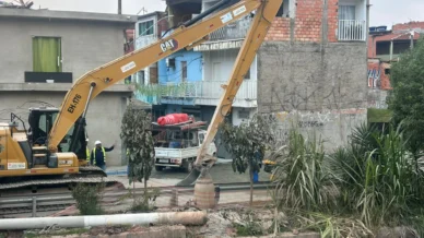 Duas casas são liberadas após interdição por cratera em Osasco (SP)