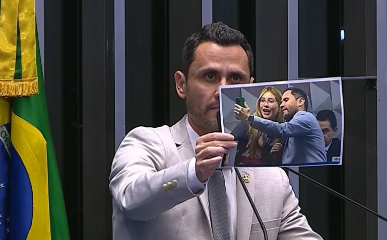 Cleitinho diz ter sido “idiota” ao pedir foto com Virgínia em CPI