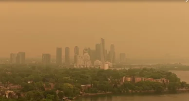 Canadá tenta resgatar moradores de comunidade remota em meio a incêndios