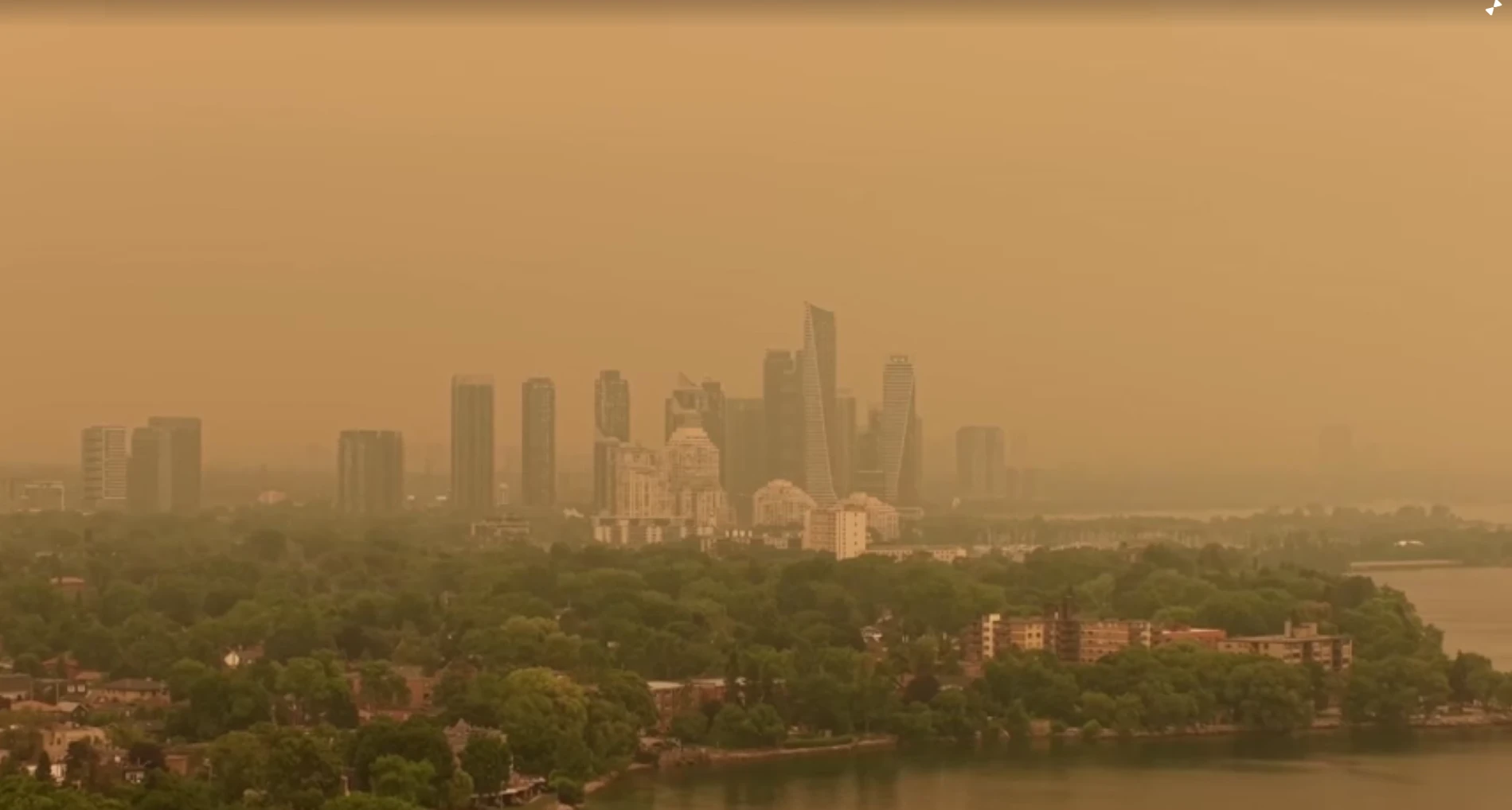 Canadá tenta resgatar moradores de comunidade remota em meio a incêndios