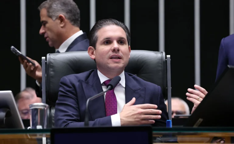 Municípios pedem a Hugo Motta aprovação de PEC para poderem recorrer ao STF