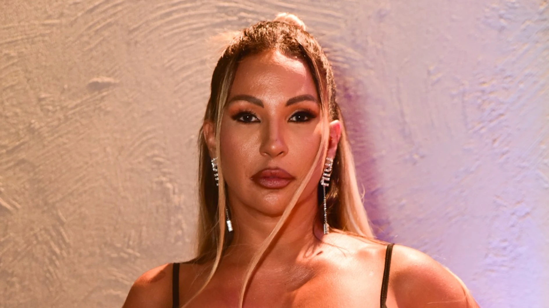 Valesca Popozuda brinca ao ser comparada com estrela de 