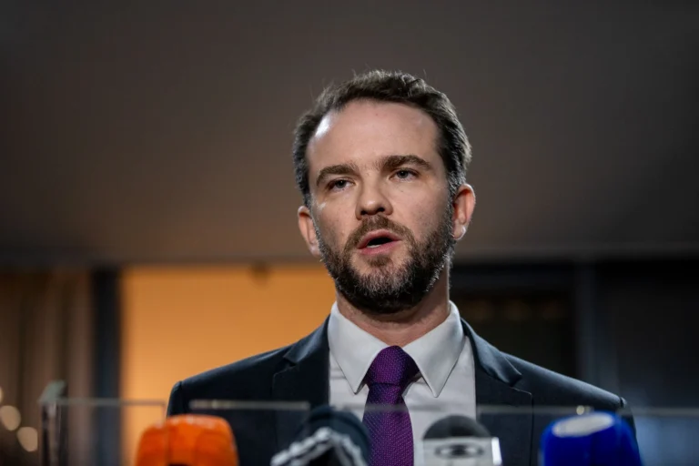 Governo estuda levar PEC dos agentes de saúde ao STF, diz Durigan